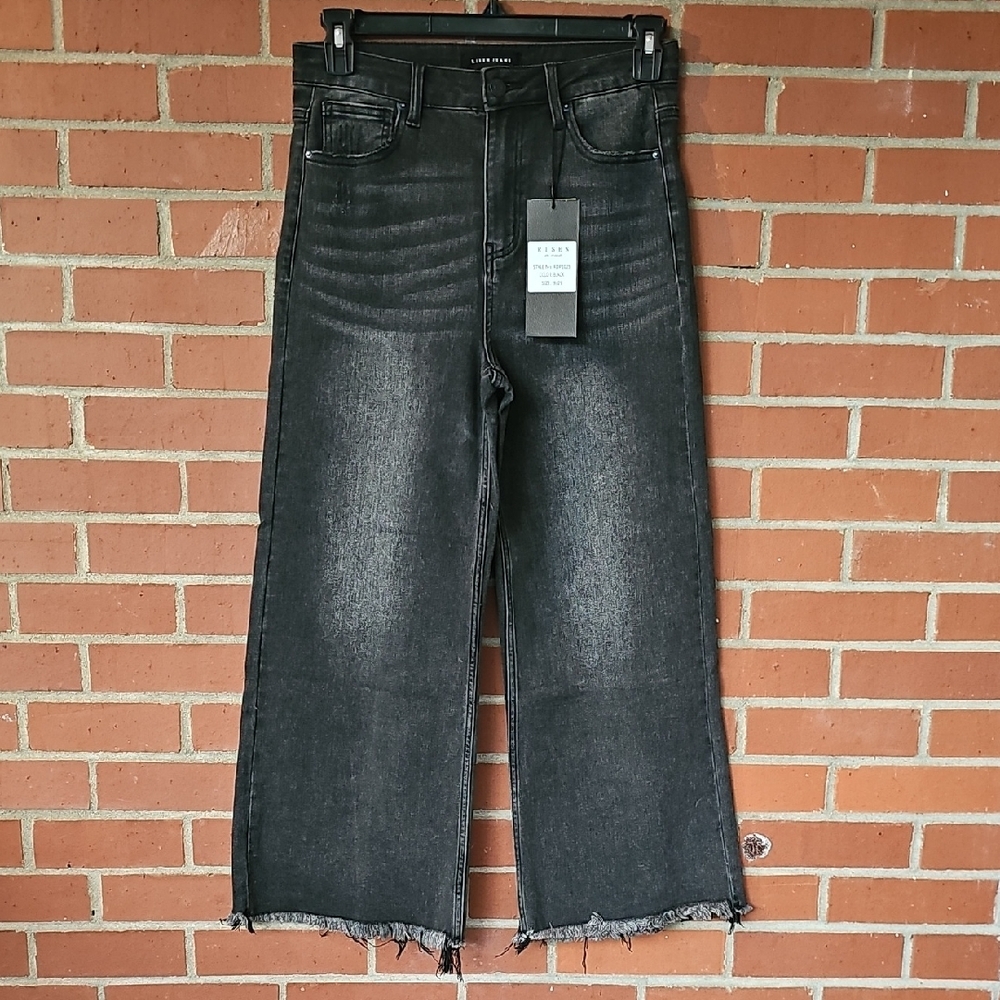 Risen Black Cropped Jeans